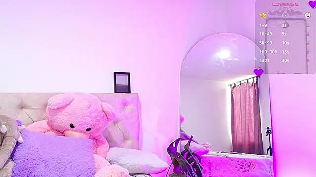 SoofiKiss online show from 10.10.25