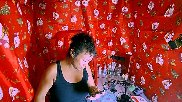 Snapshot of tixy_ross chatting on 11.07.25 tixy ross online show from 11.07.25