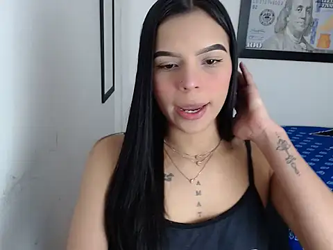 Snapshot of linnaskinyy chatting on 10.21.25 linnaskinyy online show from 10.21.25