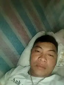 Snapshot of -CHOI-83 chatting on 10.04.25 -CHOI-83 online show from 10.04.25