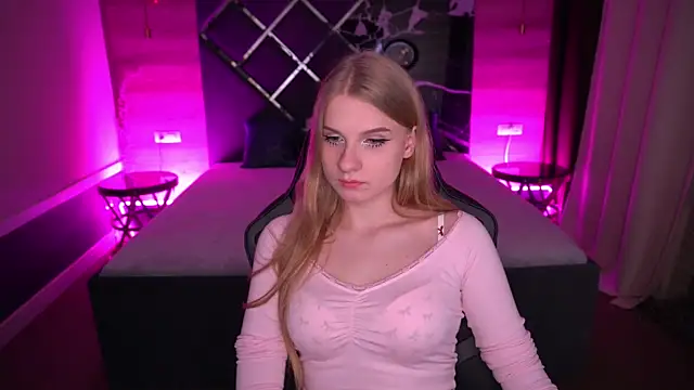 ViviAnneD online show from 10.18.25