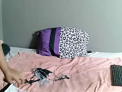 Snapshot of BoobsBae04 chatting on 10.13.25 BoobsBae04 online show from 10.13.25