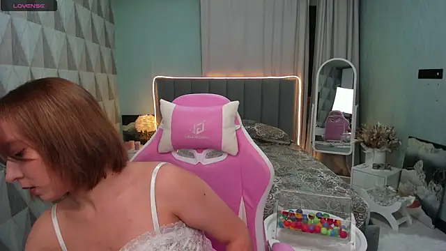 Emma Garcias online show from 11.14.25