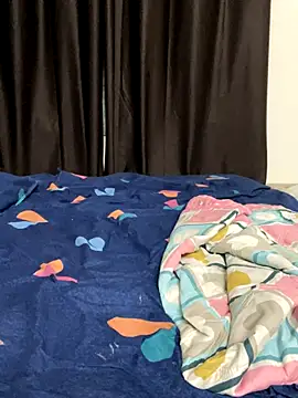 vickyandtania online show from 10.08.25