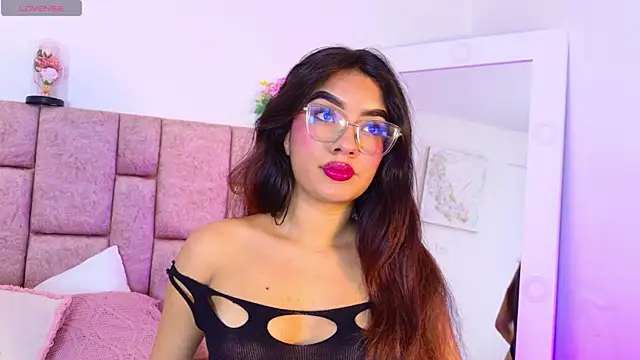 Snapshot of AmyVega_ chatting on 10.28.25 AmyVega online show from 10.28.25