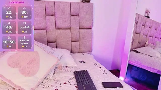 Snapshot of AmyVega_ chatting on 11.14.25 AmyVega online show from 11.14.25