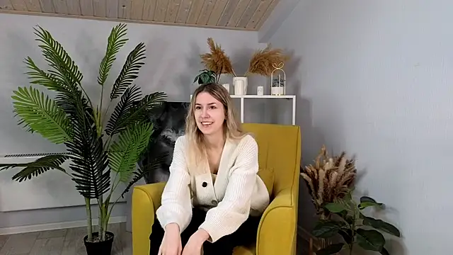 RoxaneDuperre online show from 10.04.25
