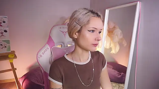 Celeste eyes0n online show from 10.14.25