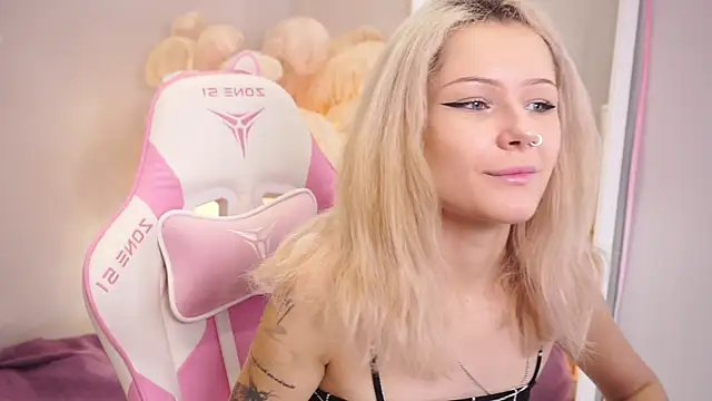 Celeste eyes0n online show from 10.18.25