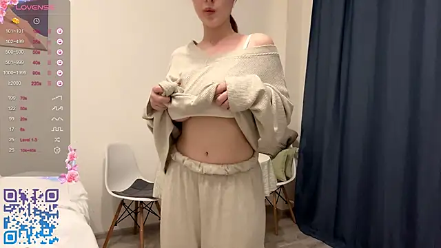 Snapshot of GilySuper chatting on 10.10.25 GilySuper online show from 10.10.25