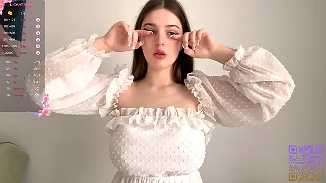 Snapshot of GilySuper chatting on 10.23.25 GilySuper online show from 10.23.25