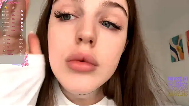 Snapshot of GilySuper chatting on 11.15.25 GilySuper online show from 11.15.25