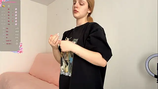 Snapshot of GilySuper chatting on 02.01.26 GilySuper online show from 02.01.26