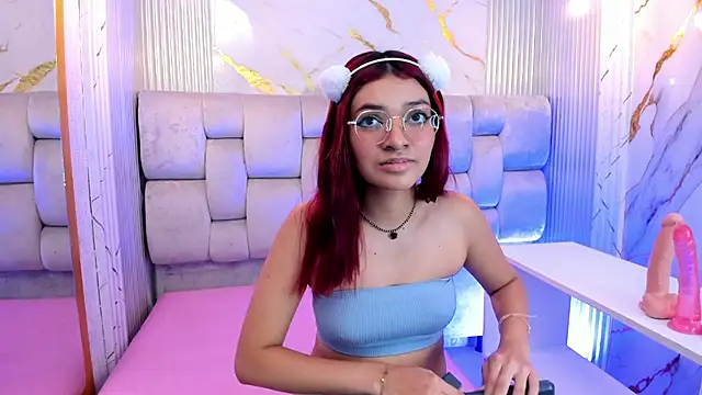 Snapshot of KiraRuby chatting on 10.15.25 KiraRuby online show from 10.15.25