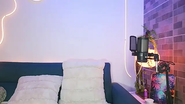 luna valen online show from 04.23.26