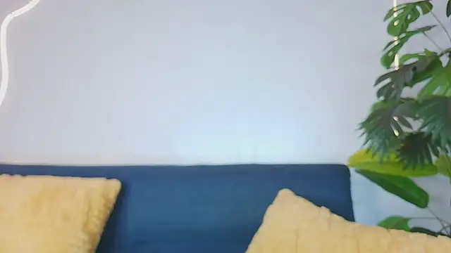 Snapshot of luna_valen chatting on 05.27.26 luna valen online show from 05.27.26