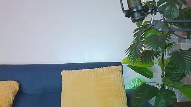 Snapshot of luna_valen chatting on 05.28.26 luna valen online show from 05.28.26