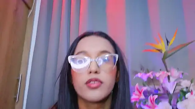 Snapshot of luna_valen chatting on 05.30.26 luna valen online show from 05.30.26