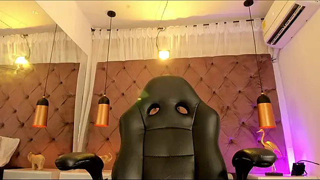 Snapshot of Rose_monroee chatting on 10.12.25 Rose monroee online show from 10.12.25