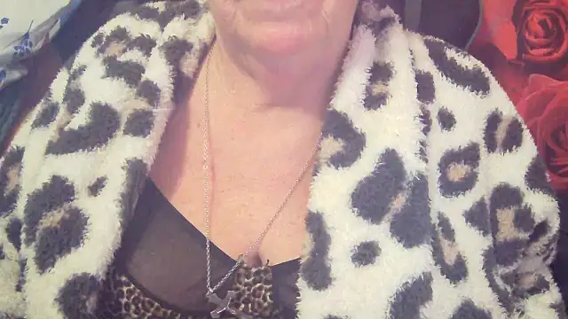 Playful MILF Demi online show from 02.18.26