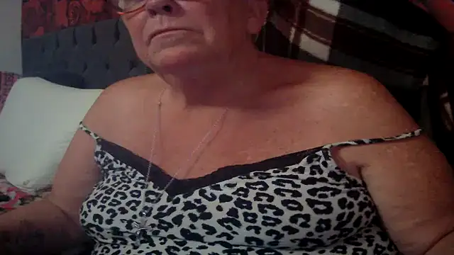 Playful MILF Demi online show from 05.27.26