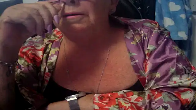 Playful MILF Demi online show from 07.12.26