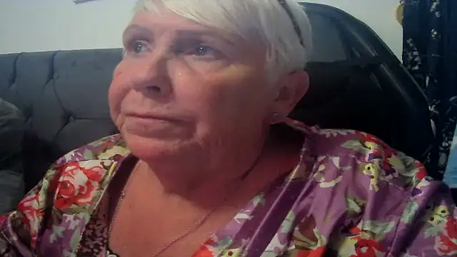 Playful MILF Demi online show from 07.13.26