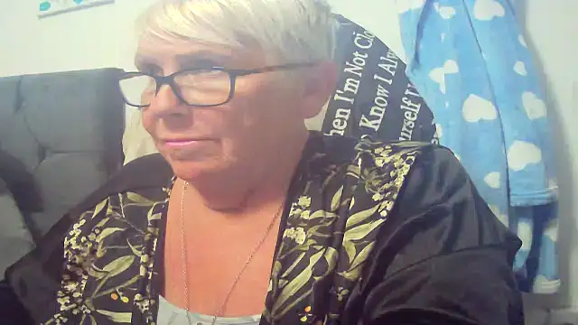 Playful MILF Demi online show from 07.17.26