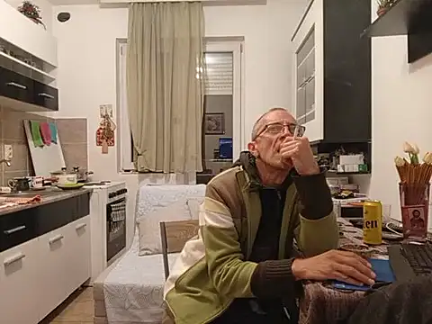 Snapshot of Jungen73 chatting on 10.03.25 Jungen73 online show from 10.03.25