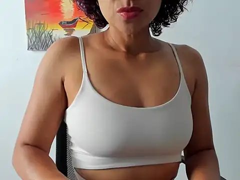 Snapshot of Seductress_Malia chatting on 10.27.25 Seductress Malia online show from 10.27.25