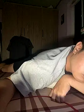 Snapshot of Zynzel chatting on 10.24.25 Zynzel online show from 10.24.25