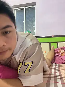 Snapshot of Zynzel chatting on 11.04.25 Zynzel online show from 11.04.25