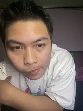 Snapshot of Zynzel chatting on 11.20.25 Zynzel online show from 11.20.25