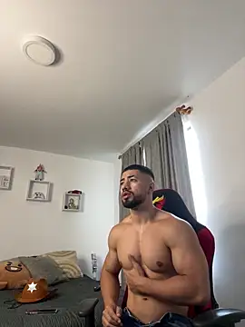 Ezzio Scolaro online show from 10.31.25