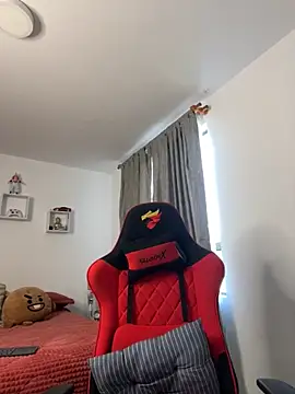 Ezzio Scolaro online show from 11.18.25