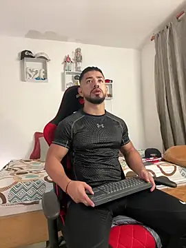 Ezzio Scolaro online show from 04.14.26