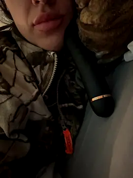 justhoney1998 online show from 10.12.25