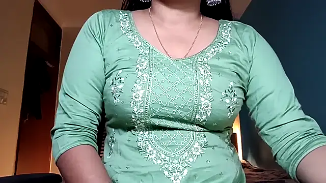 Snapshot of horny_milf_couple chatting on 06.08.26 horny milf couple online show from 06.08.26