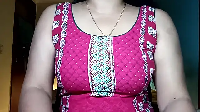 Snapshot of horny_milf_couple chatting on 06.11.26 horny milf couple online show from 06.11.26