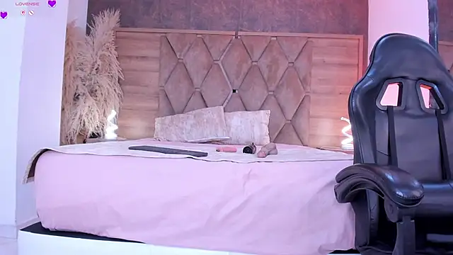 ScarletEvanss  online show from 06.04.26