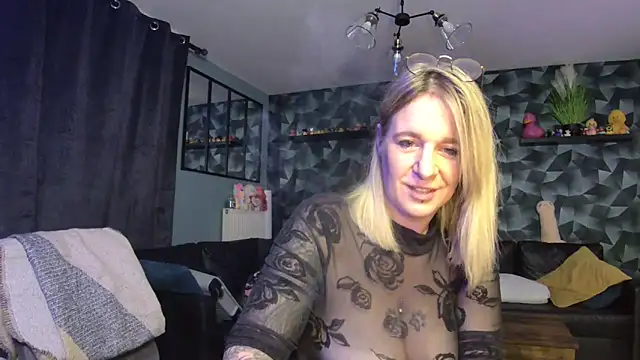 Delichieuse5 online show from 10.07.25