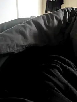 Snapshot of EL_yoyo chatting on 10.04.25 EL yoyo online show from 10.04.25