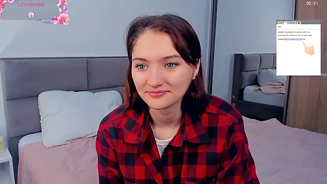 Snapshot of LorrieDegonia chatting on 10.09.25 LorrieDegonia online show from 10.09.25