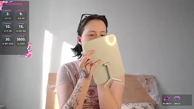 katlynaccerman online show from 10.31.25