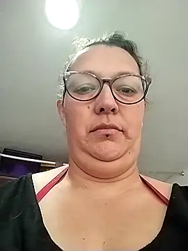 -saraqueen- online show from 11.04.25