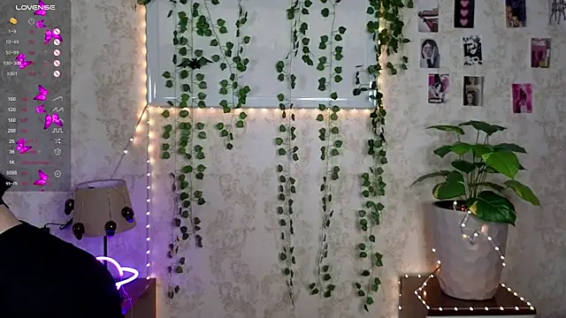 Snapshot of JeeringTickler chatting on 11.10.25 JeeringTickler online show from 11.10.25