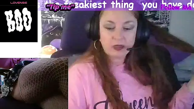 Snapshot of SuzieReigns1 chatting on 10.10.25 SuzieReigns1 online show from 10.10.25