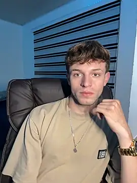 Snapshot of noah_red chatting on 10.08.25 noah red online show from 10.08.25