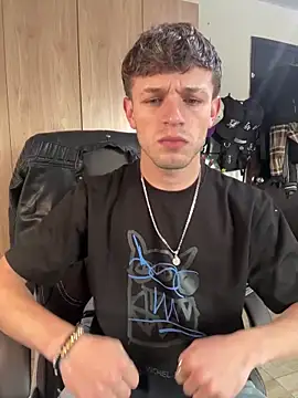 Snapshot of noah_red chatting on 10.08.25 noah red online show from 10.08.25