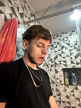 Snapshot of noah_red chatting on 10.12.25 noah red online show from 10.12.25